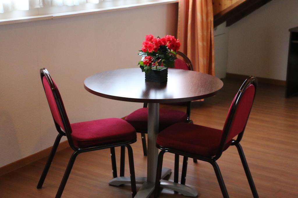 Calvy Hotel Geneva Restoran gambar